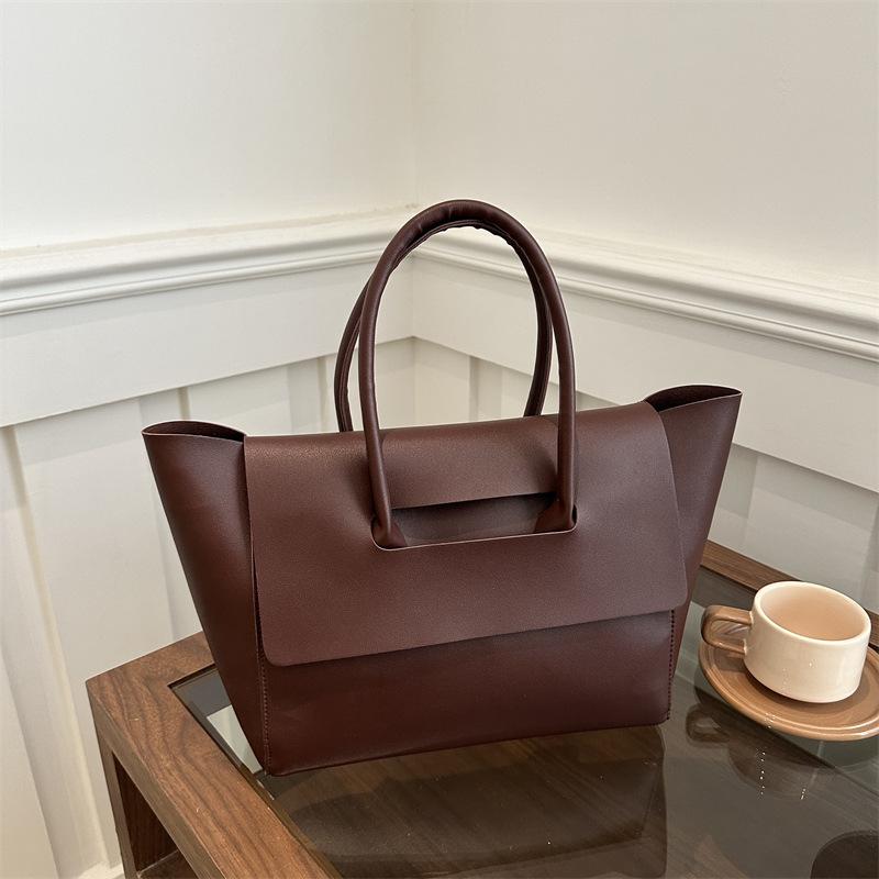 Большая сумка женская сумка 2025 осень новая трендовая корейская версия большая вместимость нишевая сумка ретро сумка-тоут для通勤
Большая сумка женская сумка 2025 осень новая трендовая корейская версия большая вместимость нишевая сумка ретро сумка-тоут для通勤