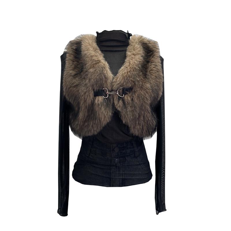 Party Two-Piece Set: Fur Vest and Mesh Long-Sleeve Top One Size
Party Two-Piece Set: Fur Vest and Mesh Long-Sleeve Top One Size