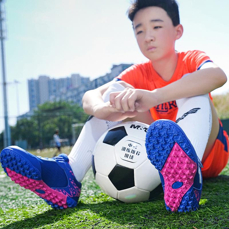2025 summer football shoes children youth Velcro men and women broken nails primary and secondary school students competition sports shoes 39
2025 summer football shoes children youth Velcro men and women broken nails primary and secondary school students competition sports shoes 39