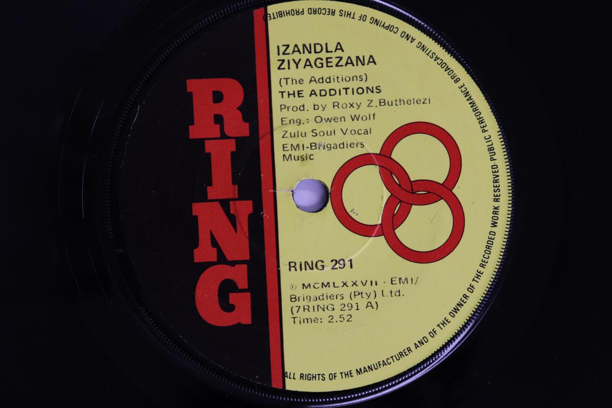 7inch Record ADDITIONS - Izandla Ziyagezana / Izinyembezi RING291 RING Kenya World Music Used
7inch Record ADDITIONS - Izandla Ziyagezana / Izinyembezi RING291 RING Kenya World Music Used