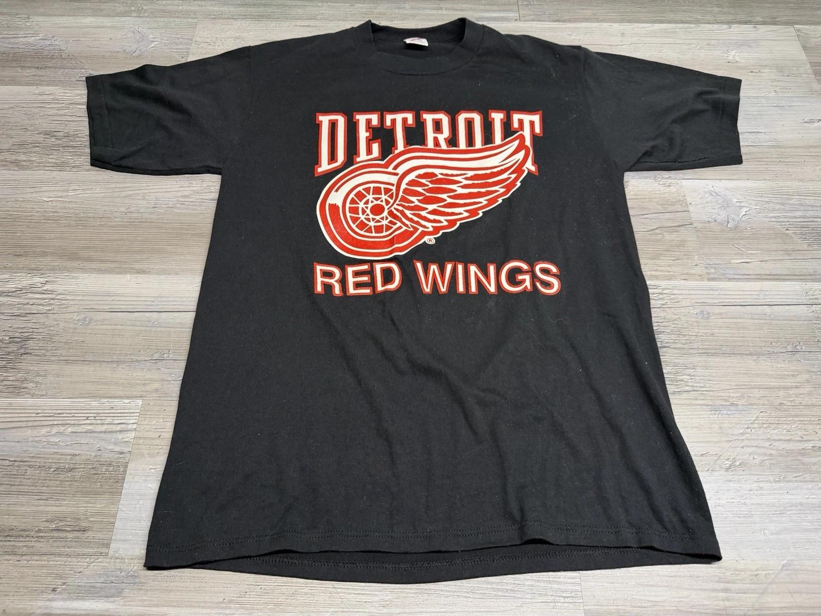 Vintage Detroit Red Wings Shirt Steve Yzerman #19 Single Stitch XL USA Made NHL M
Vintage Detroit Red Wings Shirt Steve Yzerman #19 Single Stitch XL USA Made NHL M