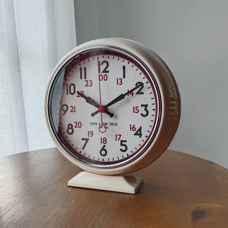 Retro Table Clock Silent Desktop Clocks Bedroom Bedside Vintage Metal Watch Household Aesthetic Mechanical ART Quartz Watches
Retro Table Clock Silent Desktop Clocks Bedroom Bedside Vintage Metal Watch Household Aesthetic Mechanical ART Quartz Watches