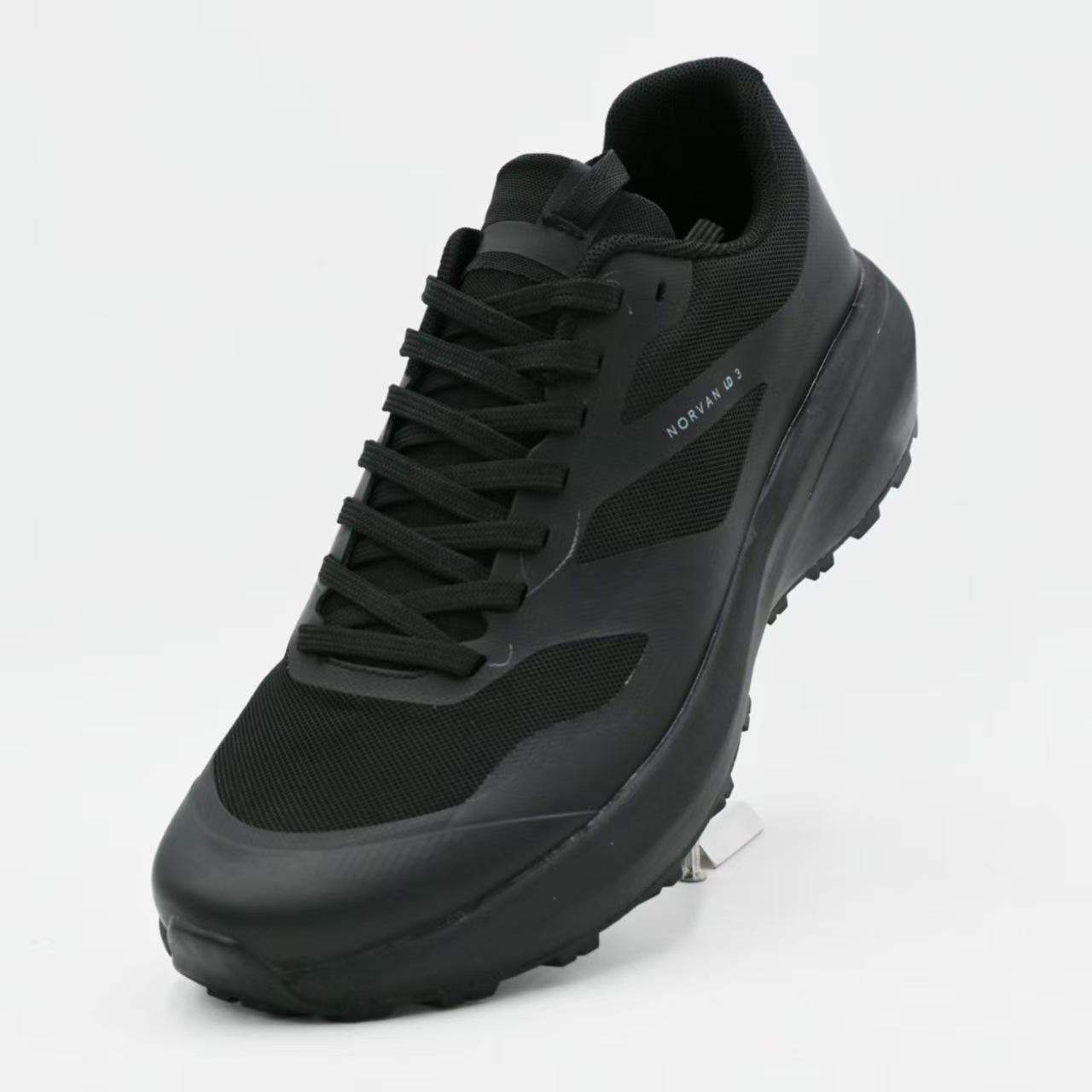 Classic men s mountaineering hiking shoes fashion new sports men s shoes non-slip lightweight platform outdoor off-road sports shoes 45 чорний
Classic men s mountaineering hiking shoes fashion new sports men s shoes non-slip lightweight platform outdoor off-road sports shoes 45 чорний