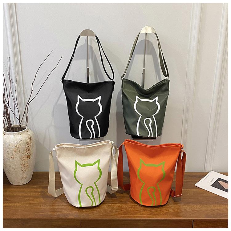Summer new women s bags fashion out leisure commuting shoulder bag trend large capacity personality messenger bucket bag
Summer new women s bags fashion out leisure commuting shoulder bag trend large capacity personality messenger bucket bag