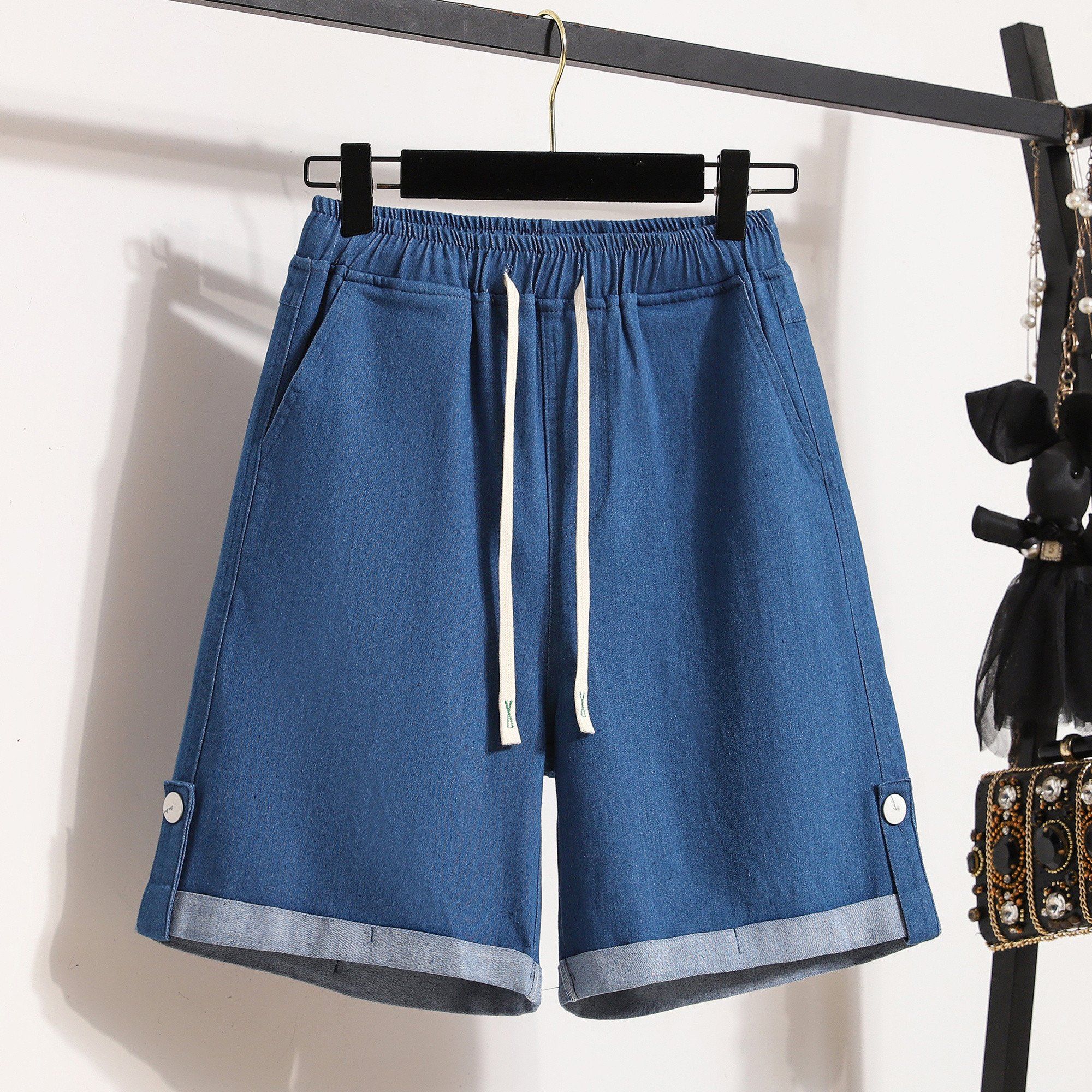 Летние джинсы шорты брюки женские брюки свободные повседневные джинсовые женские повседневные брюки 5XL (recommended 150-85kg) светло-синий
Летние джинсы шорты брюки женские брюки свободные повседневные джинсовые женские повседневные брюки 5XL (recommended 150-85kg) светло-синий