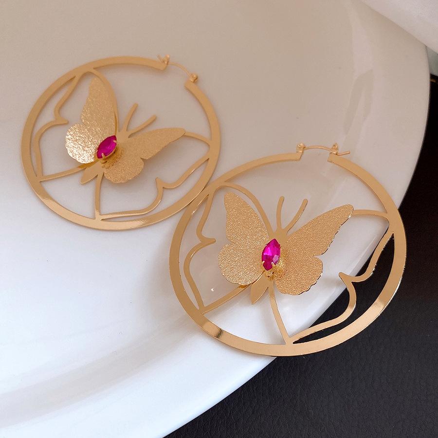 European and American diamond-set round hollow butterfly ear buckle court style simple fashion earrings light luxury high-end earrings
European and American diamond-set round hollow butterfly ear buckle court style simple fashion earrings light luxury high-end earrings