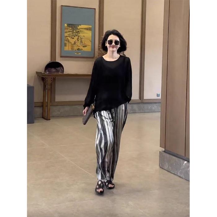 Korean Style Solid Color Sun Protection Long Sleeve Tee + Vertical Stripe Straight-Leg Pants Set M
Korean Style Solid Color Sun Protection Long Sleeve Tee + Vertical Stripe Straight-Leg Pants Set M