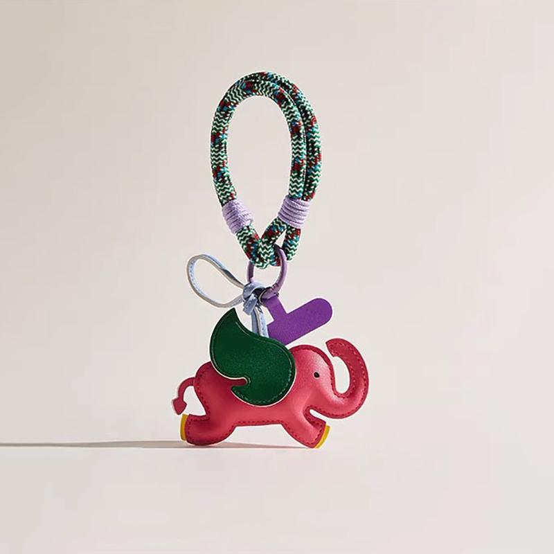 1Pcs Backpack Accessories Cute Leather Elephant Bag Pendant With Nylon Weaving Anti Loss Short Rope Mobile Phone Hanging Decor Rose pink
1Pcs Backpack Accessories Cute Leather Elephant Bag Pendant With Nylon Weaving Anti Loss Short Rope Mobile Phone Hanging Decor Rose pink