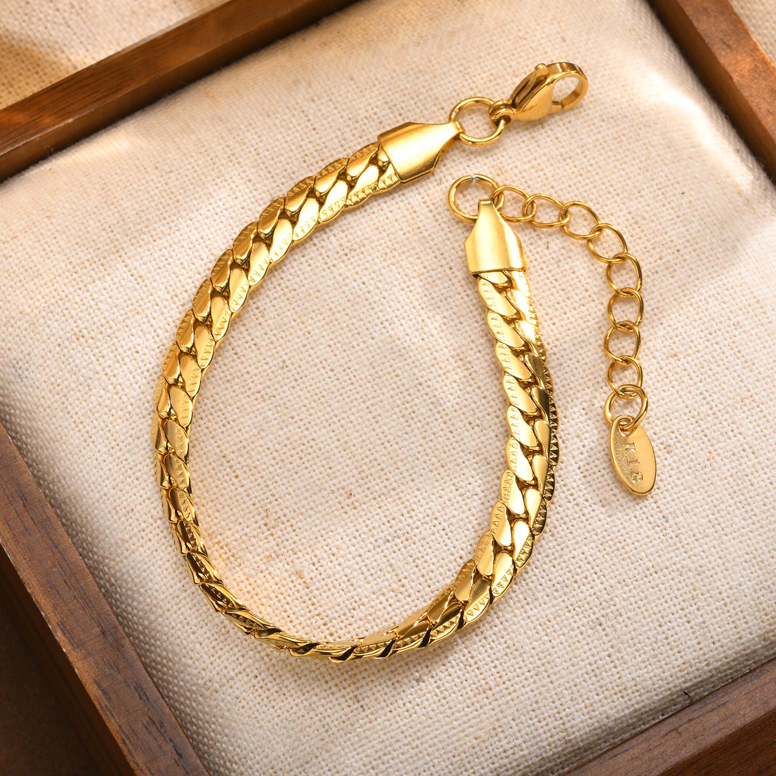 Personality Curb Cuban Link Bracelets for Women, Gold Color NK Chain Bracelet,Stainless Steel Gold Color Fashion Jewelry Gift
Personality Curb Cuban Link Bracelets for Women, Gold Color NK Chain Bracelet,Stainless Steel Gold Color Fashion Jewelry Gift
