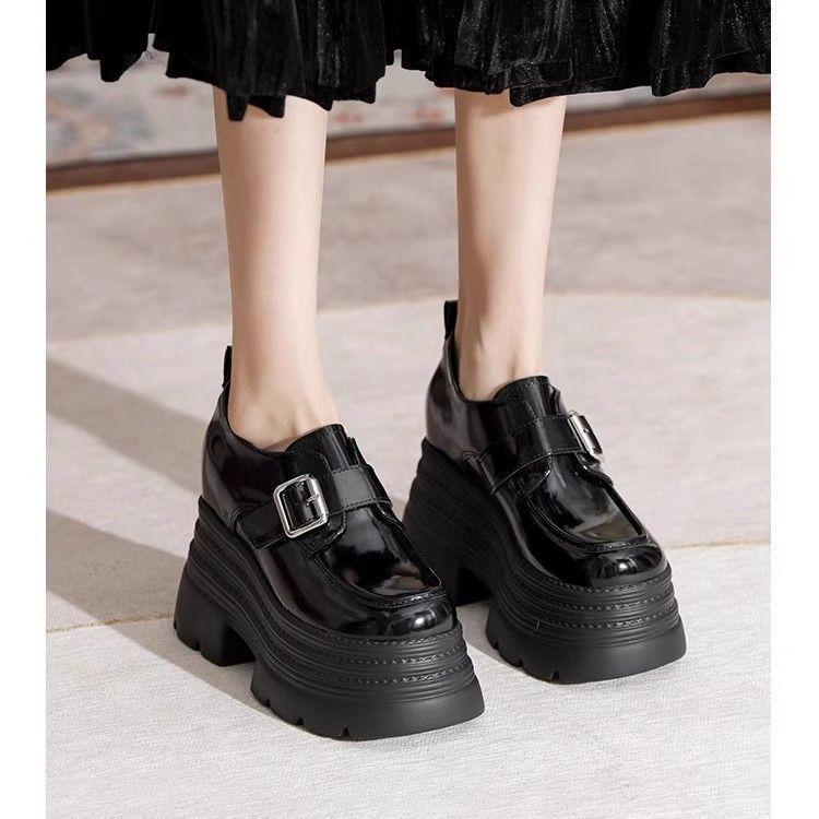 Small leather shoes women s new super high heel platform black British style small man height increase versatile loafers single shoes 39 чорний
Small leather shoes women s new super high heel platform black British style small man height increase versatile loafers single shoes 39 чорний