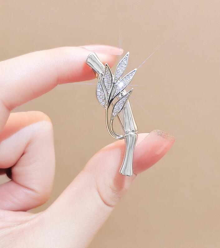 1Pc Creative Bamboo Brooch Fashionable and Exquisite Pin Charm Trend Shining Jewelry Accessories Party Festival Gift Souvenir срібний
1Pc Creative Bamboo Brooch Fashionable and Exquisite Pin Charm Trend Shining Jewelry Accessories Party Festival Gift Souvenir срібний