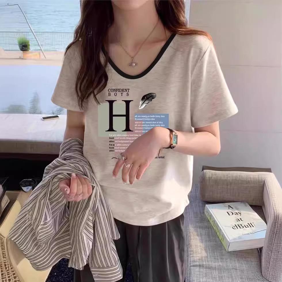 Contrasting color V-neck short-sleeved top, summer design sense printing large size, slightly fat and thin, front shoulder exposed collarbone T-shirt S
Contrasting color V-neck short-sleeved top, summer design sense printing large size, slightly fat and thin, front shoulder exposed collarbone T-shirt S