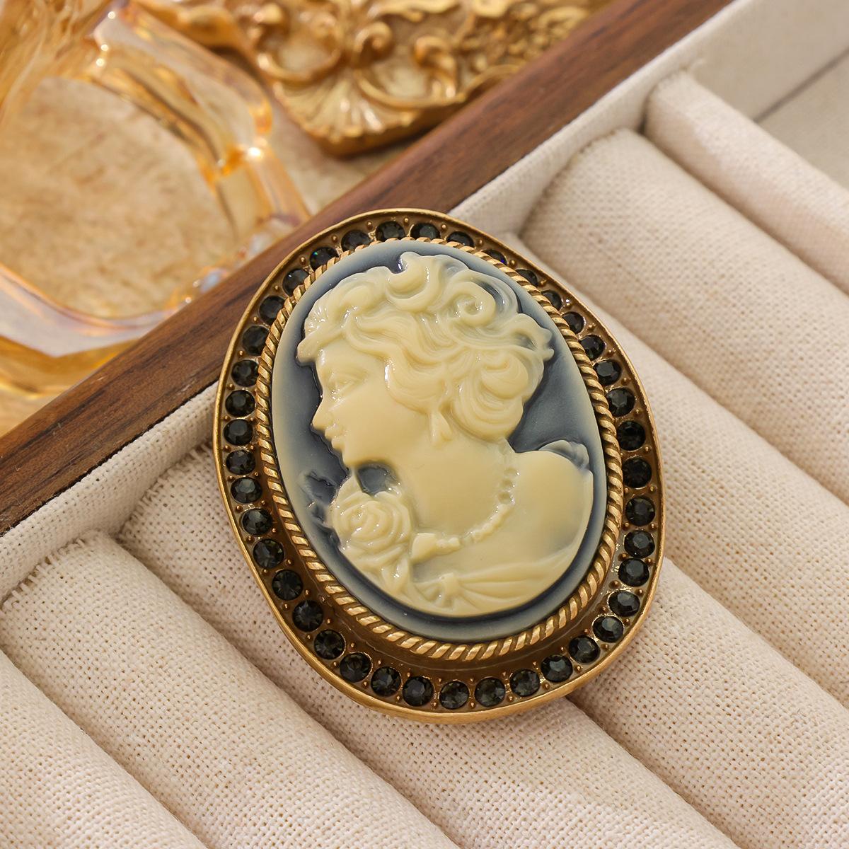 Middle Aged Brooches Earrings High-end Goods Niche Accessories Trendy Cool Cross-border Camelot Beauty
Middle Aged Brooches Earrings High-end Goods Niche Accessories Trendy Cool Cross-border Camelot Beauty