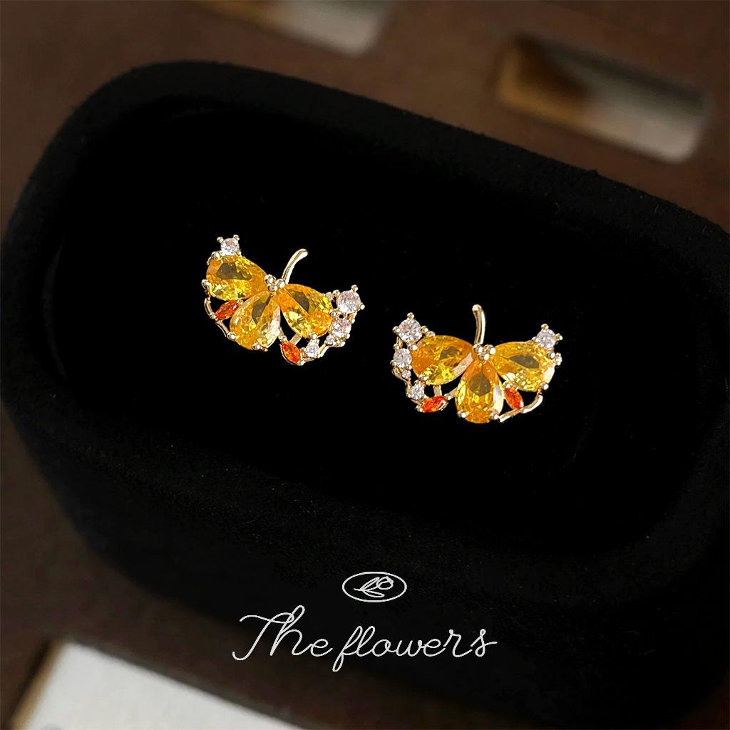 Autumn and winter 2025 new zircon inlaid electroplated ginkgo biloba stud earrings commuter earrings supply
Autumn and winter 2025 new zircon inlaid electroplated ginkgo biloba stud earrings commuter earrings supply