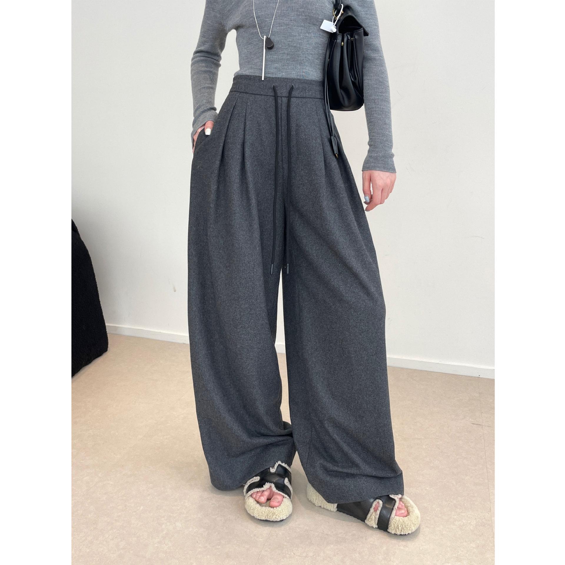 Оригинальные широкие шерстяные брюки September Promise - Полностью на подкладке и из шерстяной ткани, сотканной на заказ S
Оригинальные широкие шерстяные брюки September Promise - Полностью на подкладке и из шерстяной ткани, сотканной на заказ S