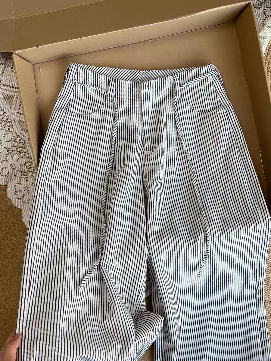 Comfortable and stylish striped straight-leg casual pants for women; perfect for spring and autumn, versatile, high-waisted, and trendy. Small
Comfortable and stylish striped straight-leg casual pants for women; perfect for spring and autumn, versatile, high-waisted, and trendy. Small