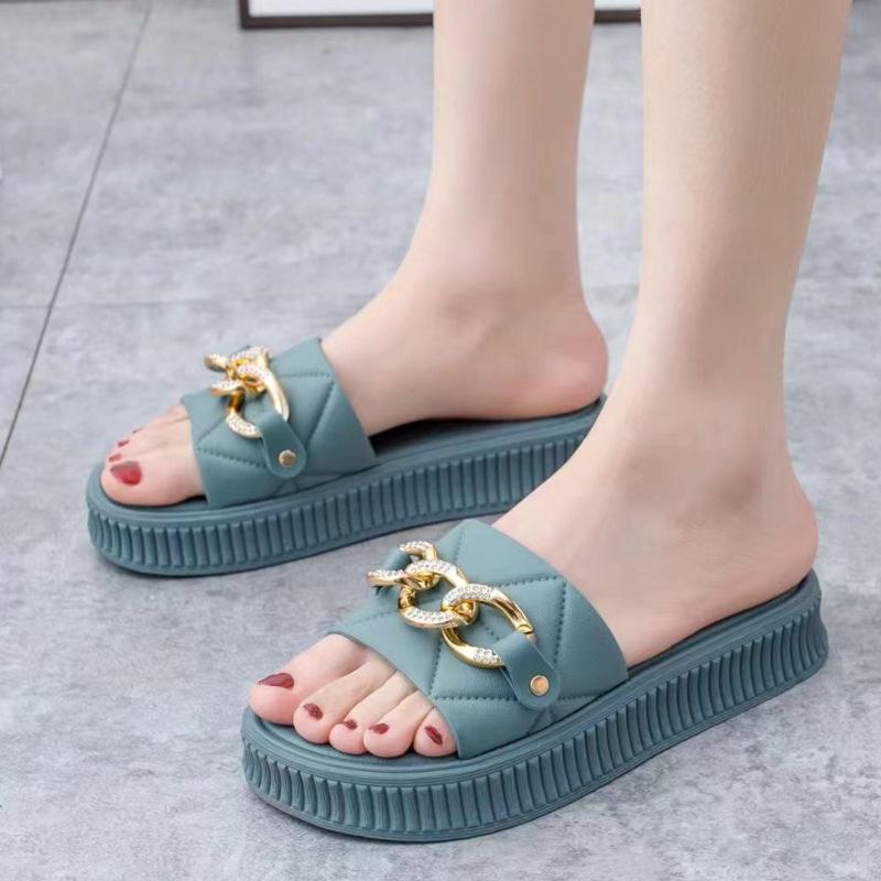 Slippers 2025 summer new personalized three-button one-word drag fashion trend outdoor beach shoes women s casual shoes 36
Slippers 2025 summer new personalized three-button one-word drag fashion trend outdoor beach shoes women s casual shoes 36