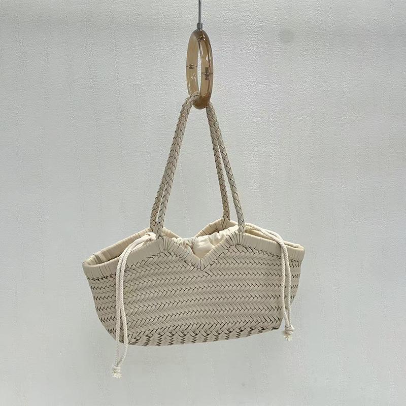 French Hand Woven Shoulder Bag High-end Beach Vacation Tote Bag Drawstring Built-in Bag Versatile Casual Commute Shopping Bag белый
French Hand Woven Shoulder Bag High-end Beach Vacation Tote Bag Drawstring Built-in Bag Versatile Casual Commute Shopping Bag белый