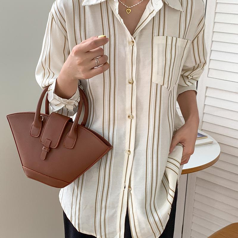 Bags for Women Korean Casual Large Capacity Retro Fan Shaped Tote Bag Design Sense Handbag Persalized Versatile Crossbody Bag (20cm<Max Length<30cm) кофейный
Bags for Women Korean Casual Large Capacity Retro Fan Shaped Tote Bag Design Sense Handbag Persalized Versatile Crossbody Bag (20cm<Max Length<30cm) кофейный