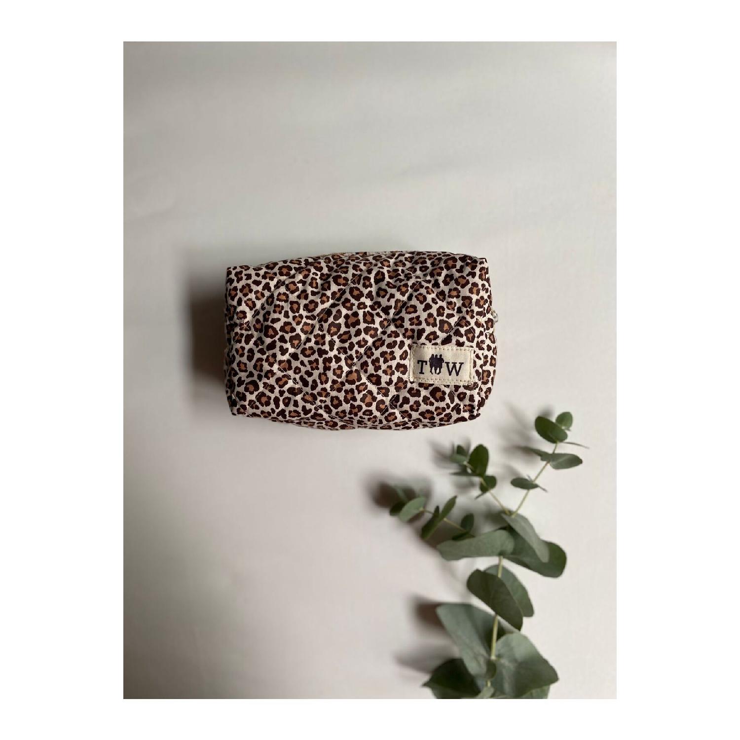 Леопардовая косметичка чистый 
Леопардовая косметичка чистый