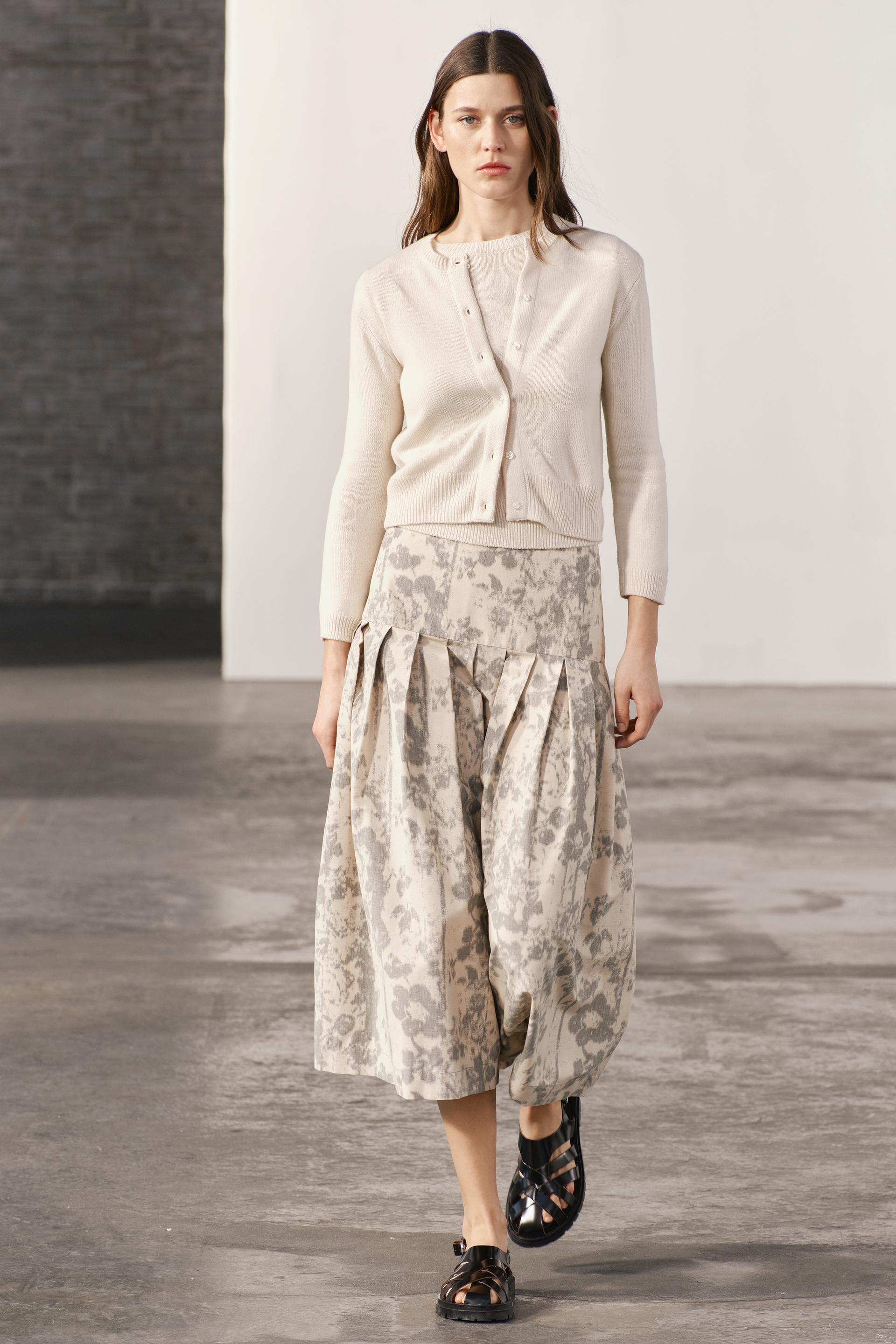 ПОЛУПРОЗРАЧНЫЙ ТРИКОТАЖНЫЙ КАРДИГАН
ПОЛУПРОЗРАЧНЫЙ ТРИКОТАЖНЫЙ КАРДИГАН