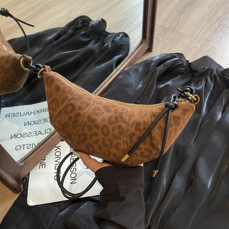2024 Новая женская сумка-пельмень Женская сумка через плечо Niche Lady Crossbody Messenger Maillard Croissant Осень-зима Hobos
2024 Новая женская сумка-пельмень Женская сумка через плечо Niche Lady Crossbody Messenger Maillard Croissant Осень-зима Hobos