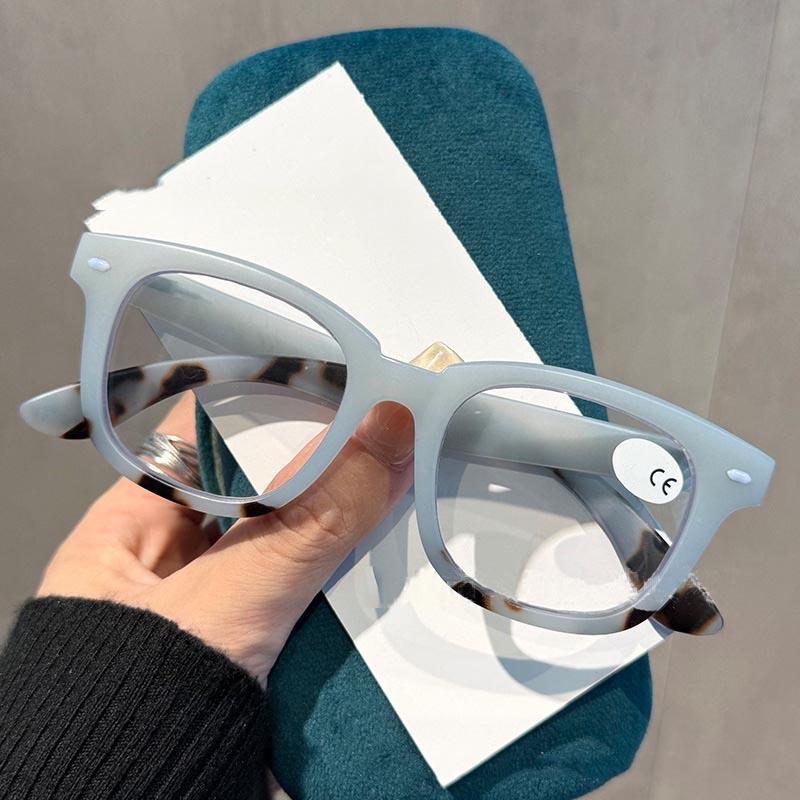 Модні окуляри для читання з полікарбонатними оправами в стилі колор-блок для чоловіків, окуляри від пресбіопії з захистом від синього світла для жінок, стильні окуляри для далекозорості, діоптрії +3 синій
Модні окуляри для читання з полікарбонатними оправами в стилі колор-блок для чоловіків, окуляри від пресбіопії з захистом від синього світла для жінок, стильні окуляри для далекозорості, діоптрії +3 синій