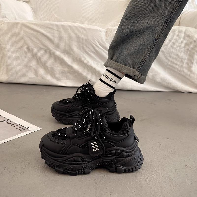 Женские кроссовки на толстой подошве для увеличения роста весной и осенью новые популярные белые повседневные спортивные туфли 40
Женские кроссовки на толстой подошве для увеличения роста весной и осенью новые популярные белые повседневные спортивные туфли 40