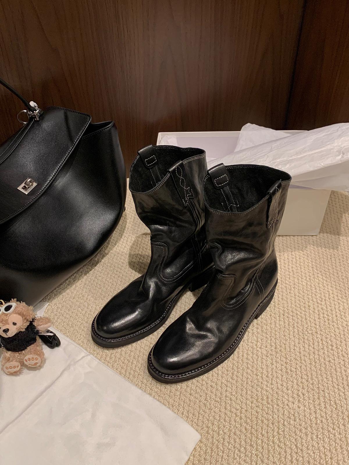 Sheepskin~ V-mouth western cowboy boots women s autumn and winter Maillard thin boots thick heel medium tube desert boots locomotive short boots 35
Sheepskin~ V-mouth western cowboy boots women s autumn and winter Maillard thin boots thick heel medium tube desert boots locomotive short boots 35