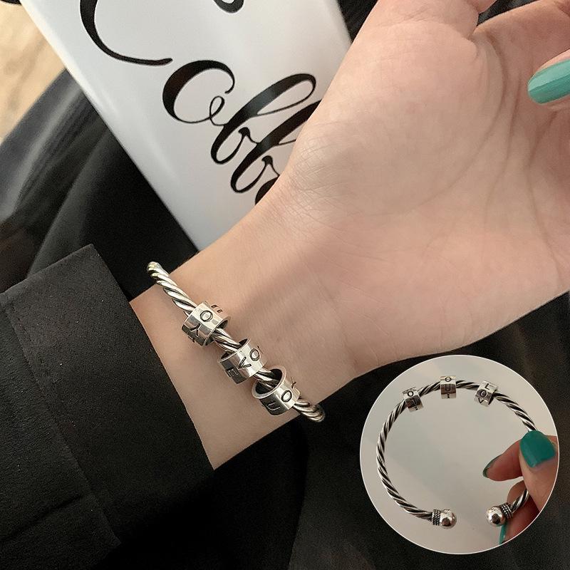 Срібний браслет-манжета з плетеним візерунком у стилі ретро тайського дизайну для чоловіків та жінок
Срібний браслет-манжета з плетеним візерунком у стилі ретро тайського дизайну для чоловіків та жінок