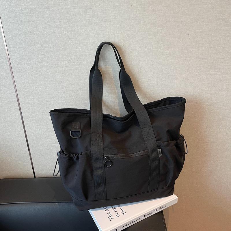 Сумка большой вместимости женская новая модная универсальная на плечо сумка-тоут для поездок на работу повседневная сумочка чёрный
Сумка большой вместимости женская новая модная универсальная на плечо сумка-тоут для поездок на работу повседневная сумочка чёрный