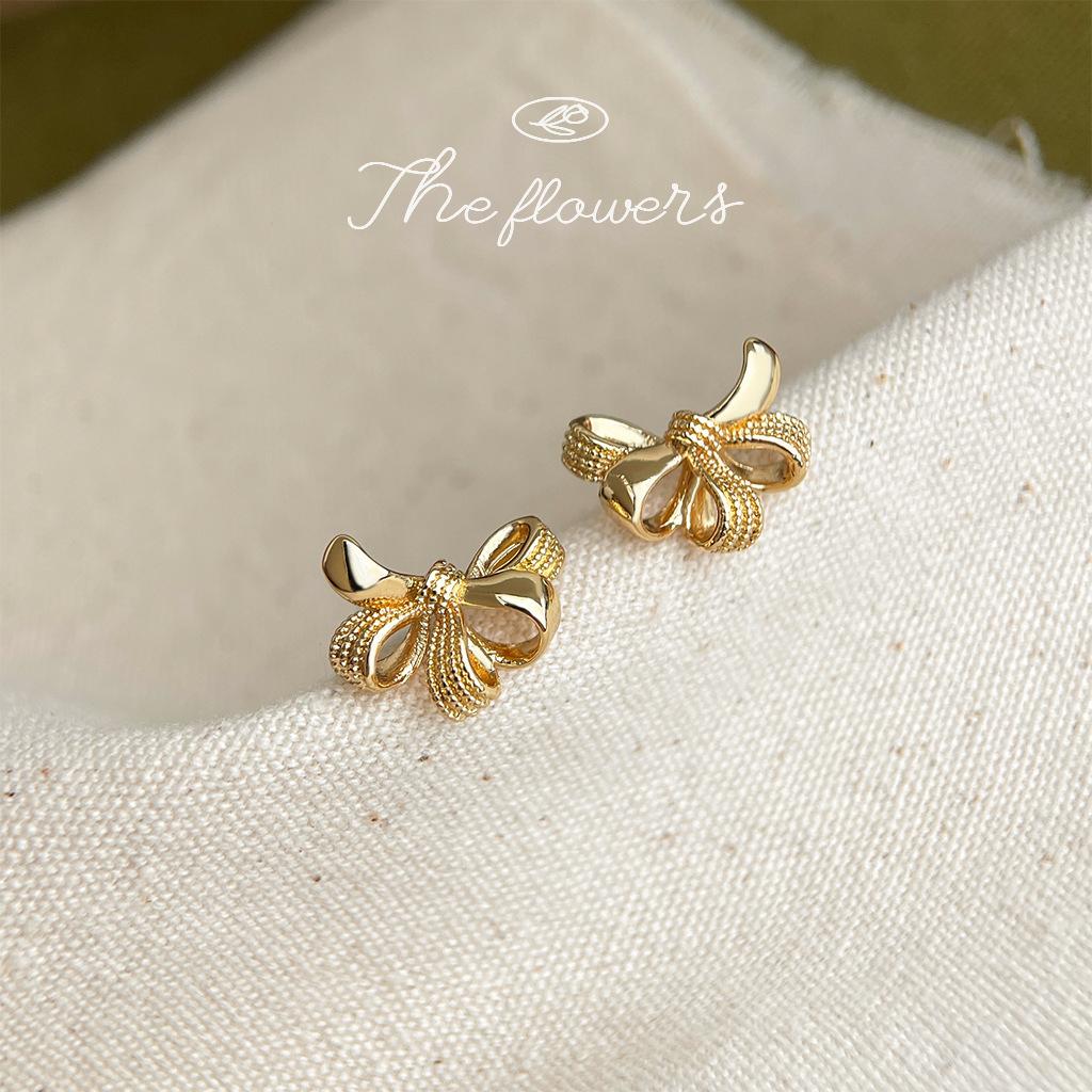 Needle Plated Iris Impression Stud Earrings Elegant Designer Earrings
Needle Plated Iris Impression Stud Earrings Elegant Designer Earrings