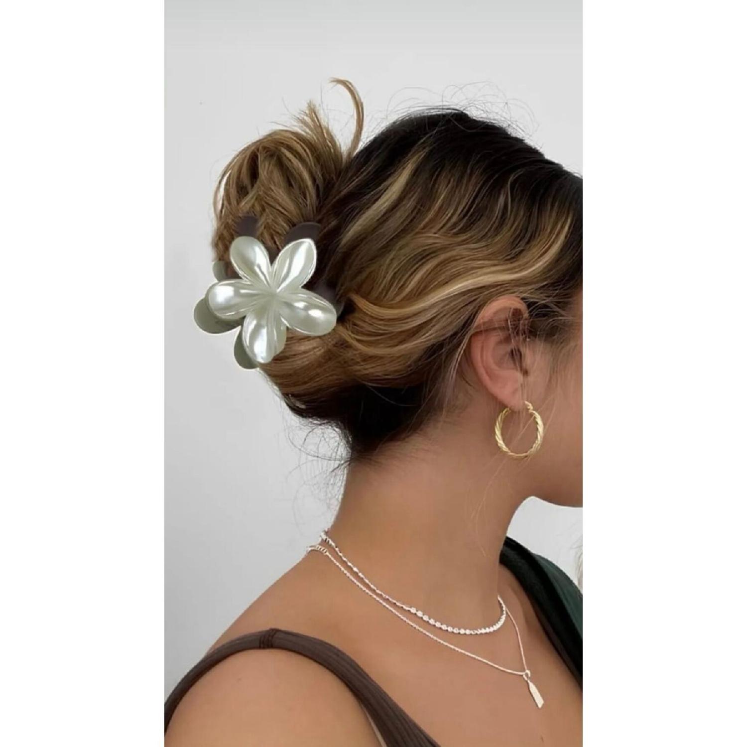 Women s Mother Of Pearl Lotus Buckle
Women s Mother Of Pearl Lotus Buckle