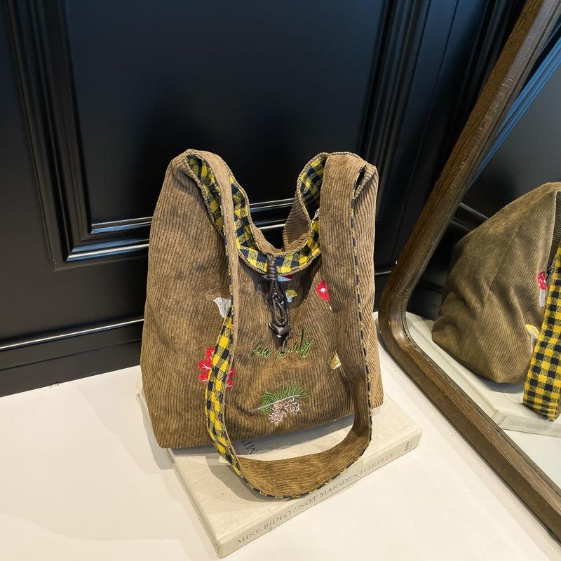 Сумка-мессенджер через плечо с вышивкой грибов, вельветовая клетчатая двусторонняя сумка, новая ретро студенческая сумка для занятий
Сумка-мессенджер через плечо с вышивкой грибов, вельветовая клетчатая двусторонняя сумка, новая ретро студенческая сумка для занятий