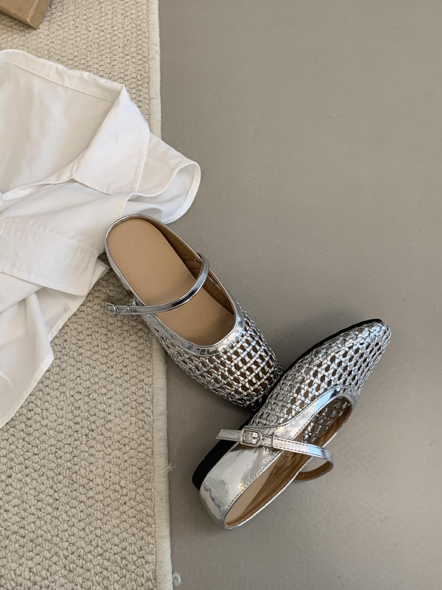 High-texture hand-woven hollow bag head half drag invisible inner increase of 5cm 39 срібний
High-texture hand-woven hollow bag head half drag invisible inner increase of 5cm 39 срібний