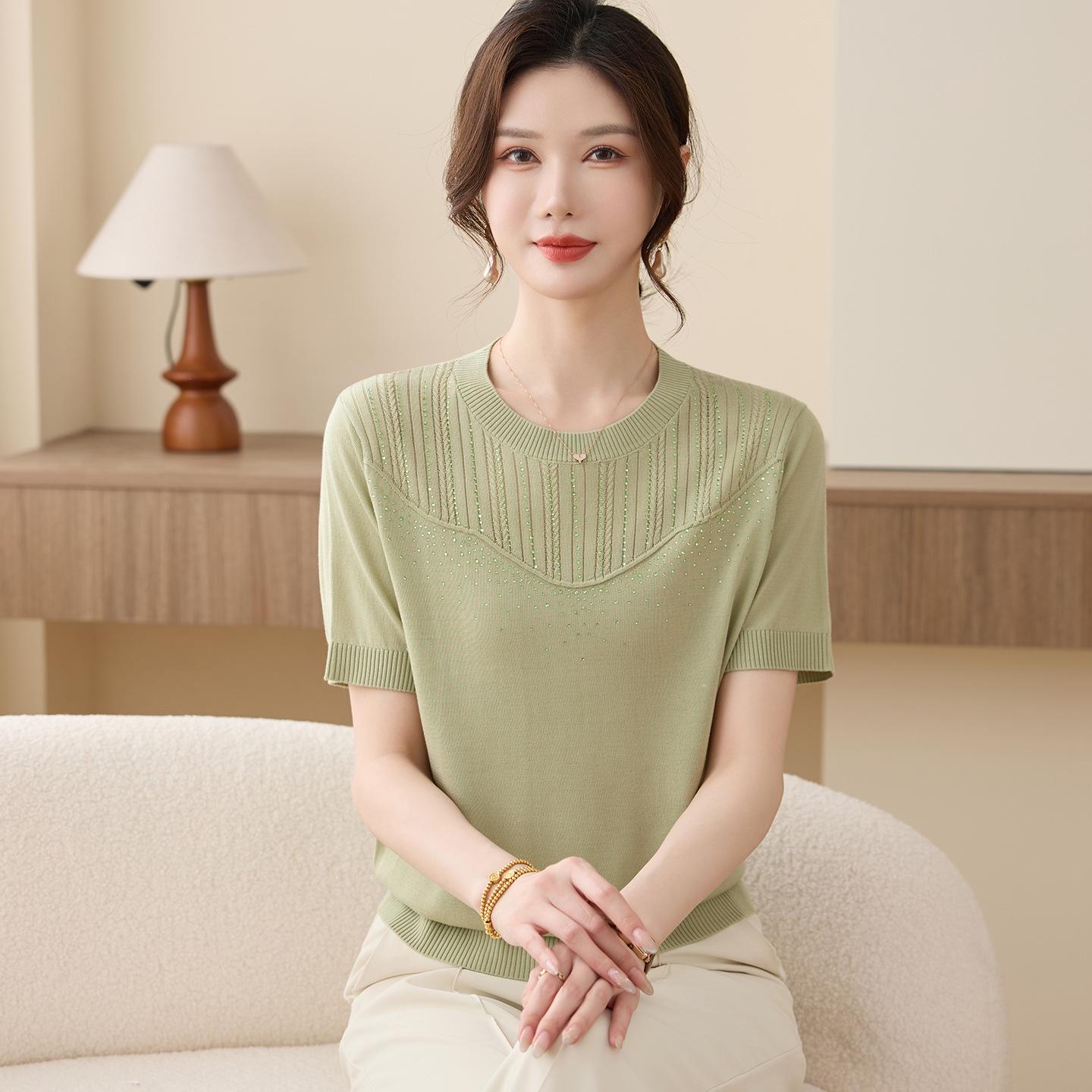 Mom s Summer Ice Silk T-Shirt: Stylish Loose Knit Round Neck for Middle-Aged & Elderly Women 3XL (recommended 120-135 jin) зелений
Mom s Summer Ice Silk T-Shirt: Stylish Loose Knit Round Neck for Middle-Aged & Elderly Women 3XL (recommended 120-135 jin) зелений