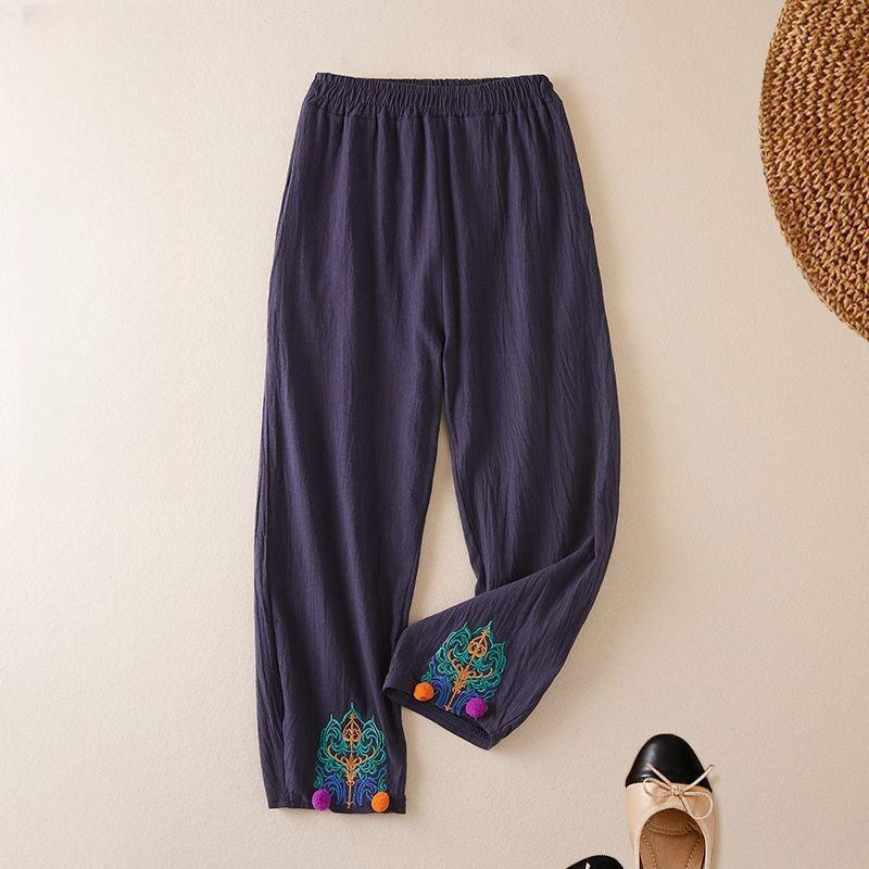 Summer Romantic Chinese Style Classic Embroidery Pattern Women s Plus Size Casual Loose Linen and Hemp Lantern Pants 4XL темно-синього кольору
Summer Romantic Chinese Style Classic Embroidery Pattern Women s Plus Size Casual Loose Linen and Hemp Lantern Pants 4XL темно-синього кольору