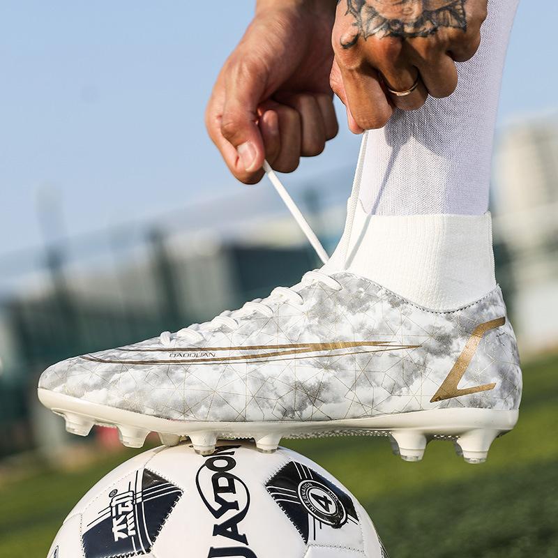 Foreign trade new football shoes men s broken nails adult artificial grass AG short nails big nails competition training shoes women 35
Foreign trade new football shoes men s broken nails adult artificial grass AG short nails big nails competition training shoes women 35