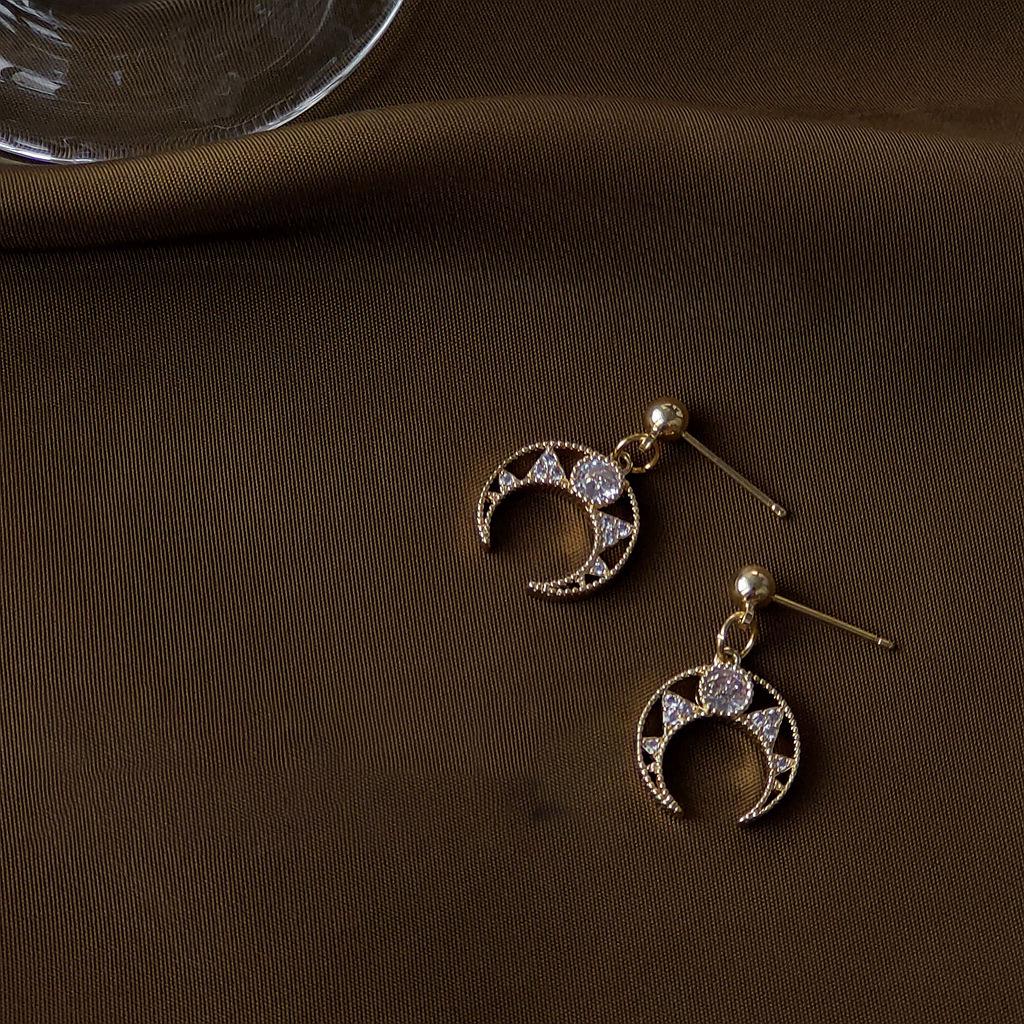 Fashionable Sterling Silver Gold-Plated Crescent Moon Earrings for Women 925 Sterling Silver
Fashionable Sterling Silver Gold-Plated Crescent Moon Earrings for Women 925 Sterling Silver