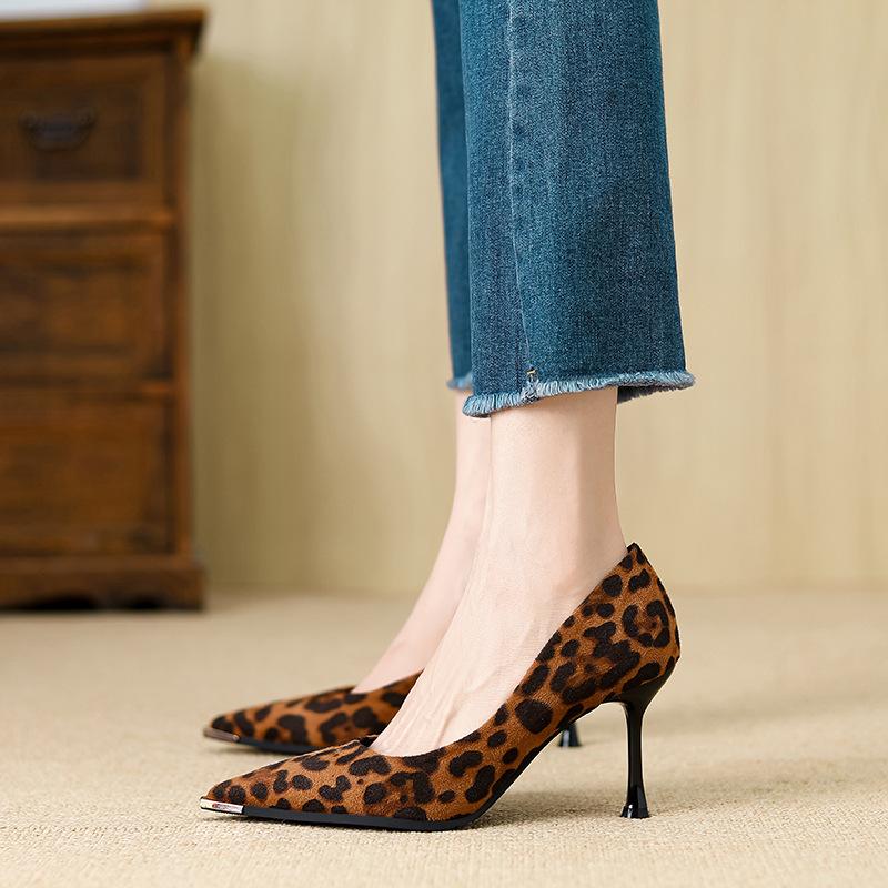 G8836-1 black pointed high heels women s 2025 new autumn temperament fine heel suede shoes 34 чёрный
G8836-1 black pointed high heels women s 2025 new autumn temperament fine heel suede shoes 34 чёрный