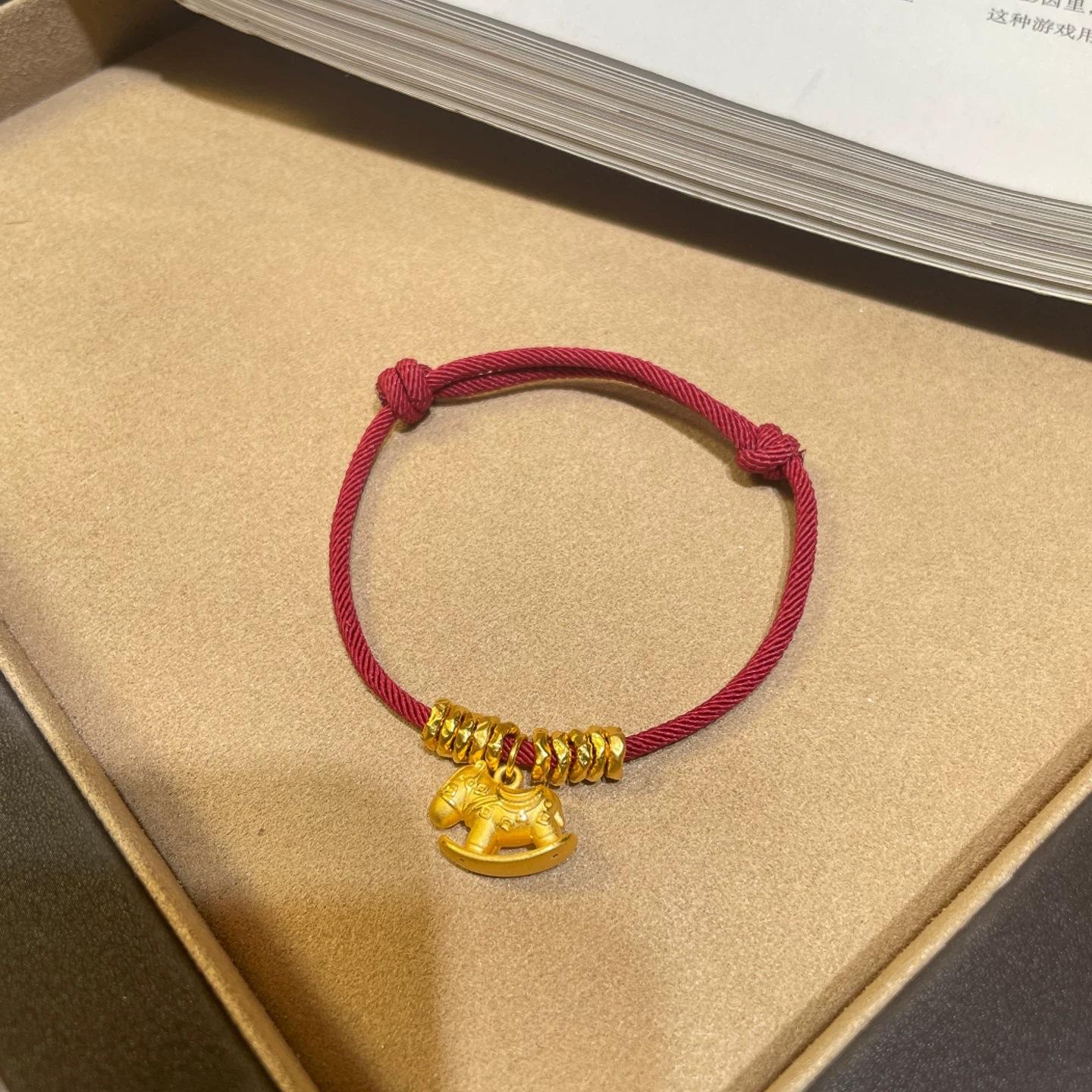 Hot Selling Zodiac Horse Bracelet Women s Light Luxury Niche Red Bracelet Temperament Versatile Bracelet золотой
Hot Selling Zodiac Horse Bracelet Women s Light Luxury Niche Red Bracelet Temperament Versatile Bracelet золотой