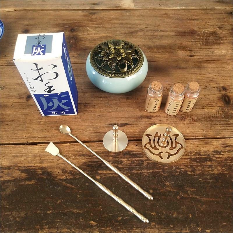 Набор для благовоний из чистой меди, DIY, печать для благовоний, рукописный шрифт, сандаловое дерево, порошок алоэ, инструменты для изготовления благовоний, принадлежности для благовоний
Набор для благовоний из чистой меди, DIY, печать для благовоний, рукописный шрифт, сандаловое дерево, порошок алоэ, инструменты для изготовления благовоний, принадлежности для благовоний