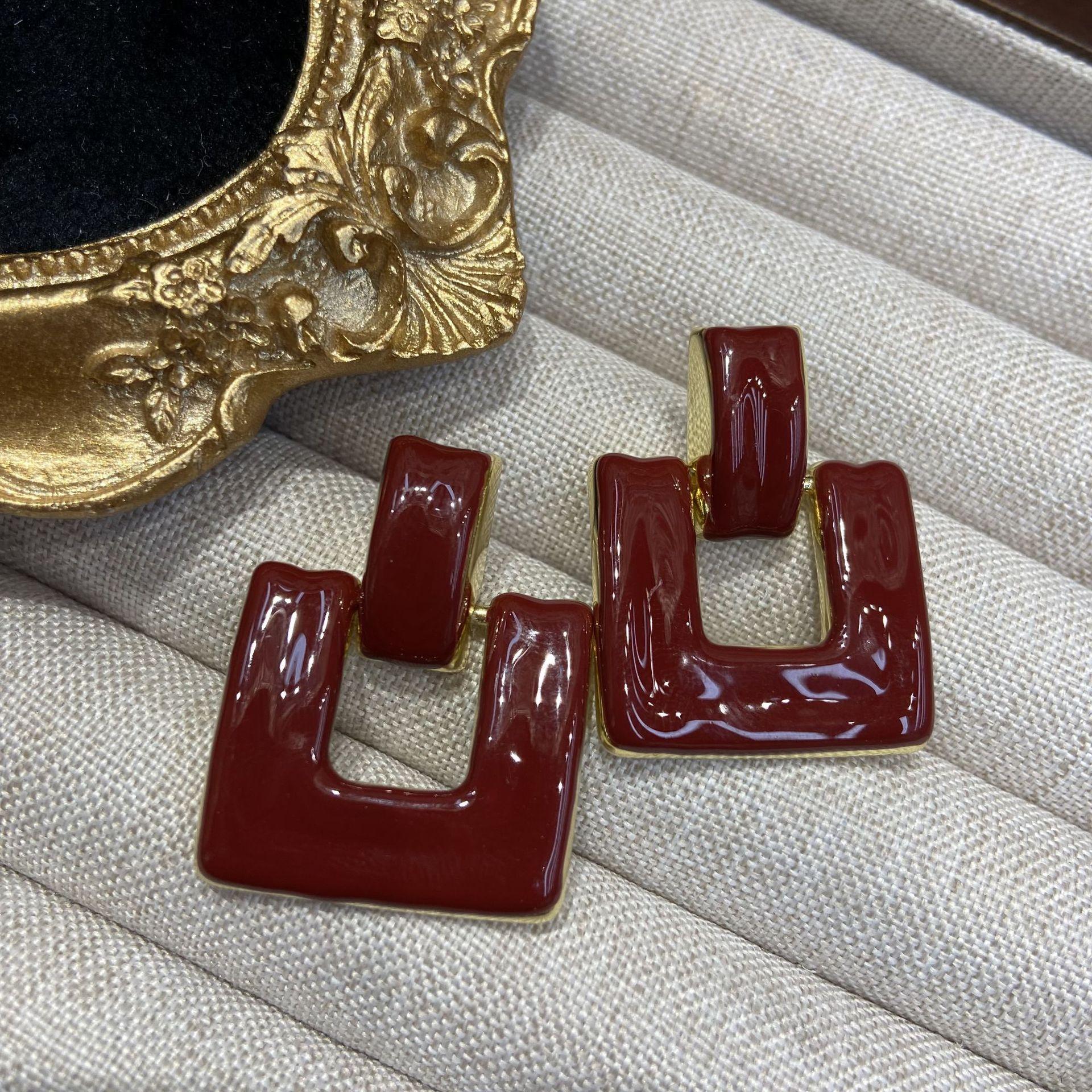 Ankola Red Personality Geometric Square Drip Earrings Female Retro Internet Celebrity Earrings Light Luxury Temperament High-End Earrings
Ankola Red Personality Geometric Square Drip Earrings Female Retro Internet Celebrity Earrings Light Luxury Temperament High-End Earrings