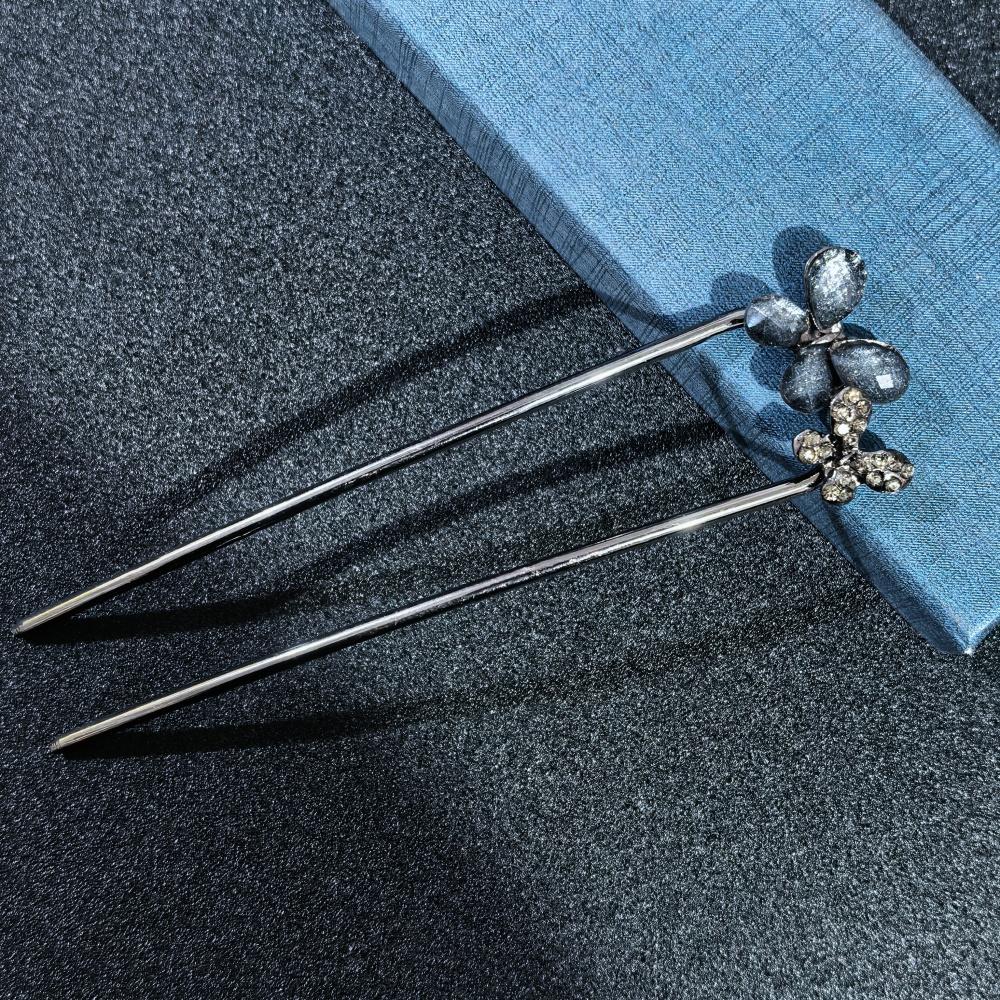 Chinese Style Hair Stick For Women Girls Vintage Hairpins Fashion Metal U-shaped Hair Clip Pins Hair Accessories
Chinese Style Hair Stick For Women Girls Vintage Hairpins Fashion Metal U-shaped Hair Clip Pins Hair Accessories