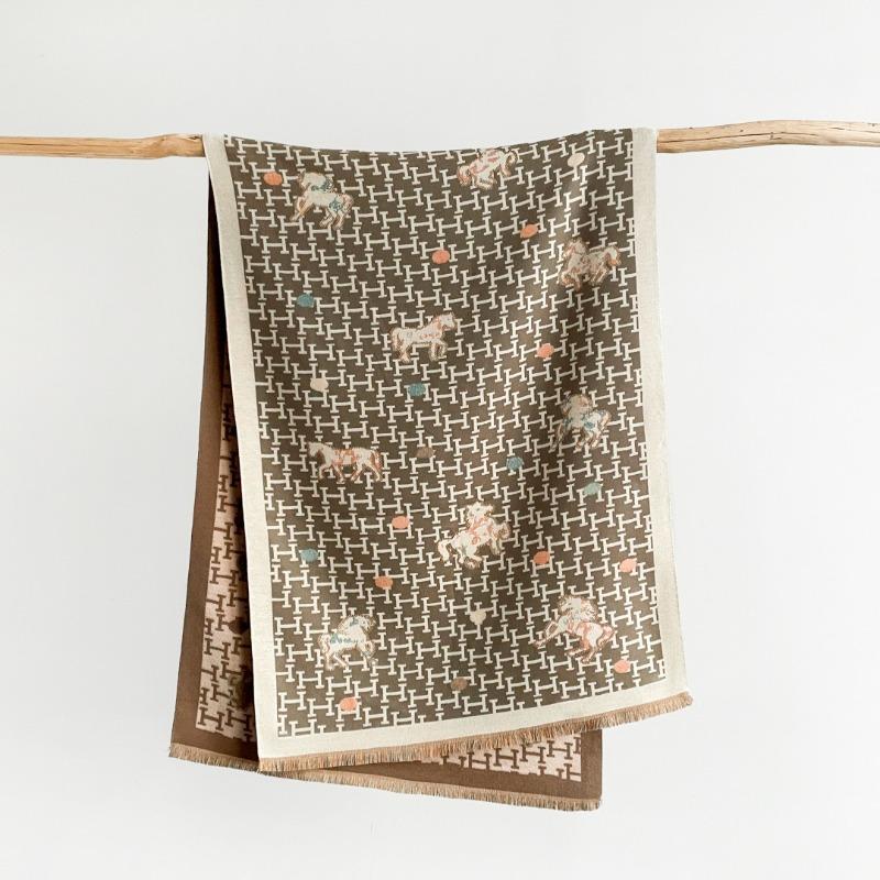 Shawl winter exterior high-end sense versatile imitation cashmere thickened warm scarf office air-conditioned room windproof scarf 185x65cm
Shawl winter exterior high-end sense versatile imitation cashmere thickened warm scarf office air-conditioned room windproof scarf 185x65cm