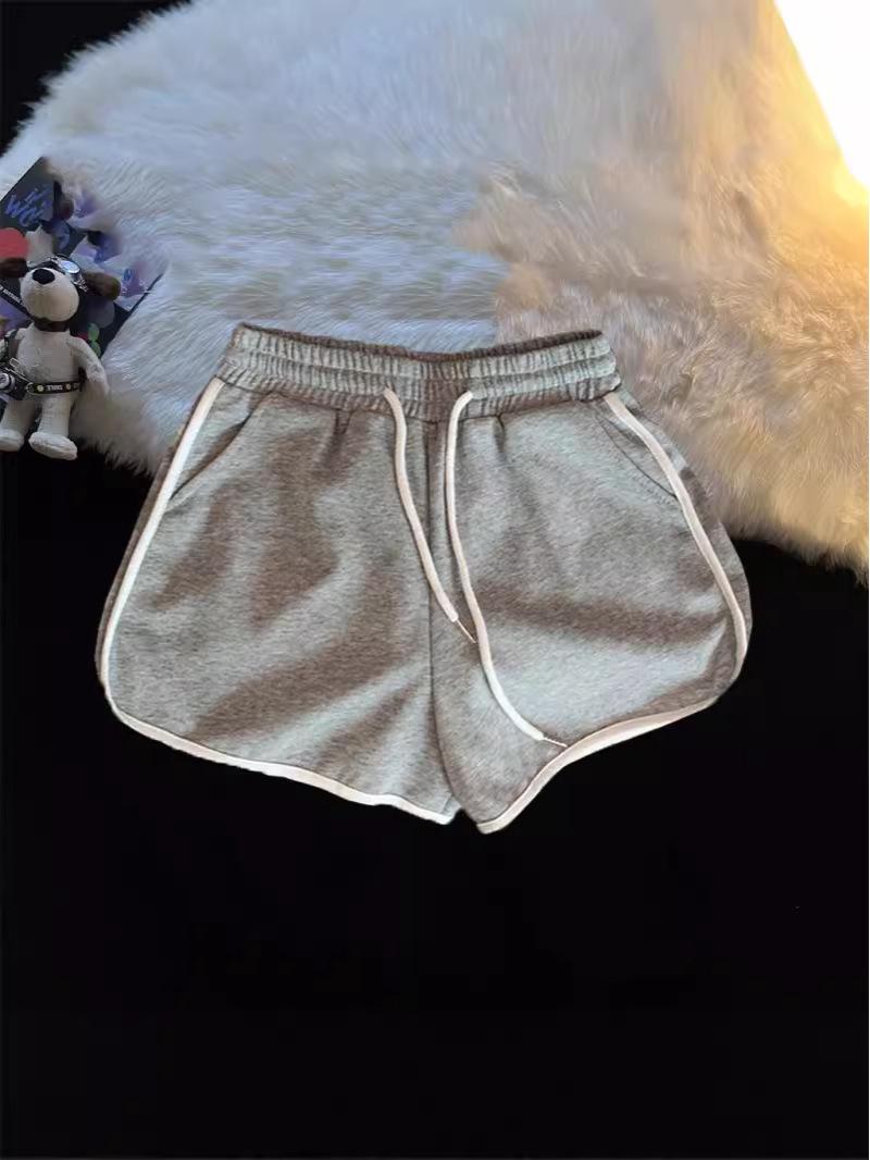 Women s Gray Casual Sports Shorts - Elastic Waist, Wide Leg, Summer Athletic Hot Pants XL
Women s Gray Casual Sports Shorts - Elastic Waist, Wide Leg, Summer Athletic Hot Pants XL