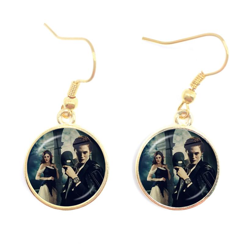 2022 New Fashion Romantic Love Twilight Characters Movies Handcraft Glass Dome Cabochon Fish Hook Dangle Earrings
2022 New Fashion Romantic Love Twilight Characters Movies Handcraft Glass Dome Cabochon Fish Hook Dangle Earrings