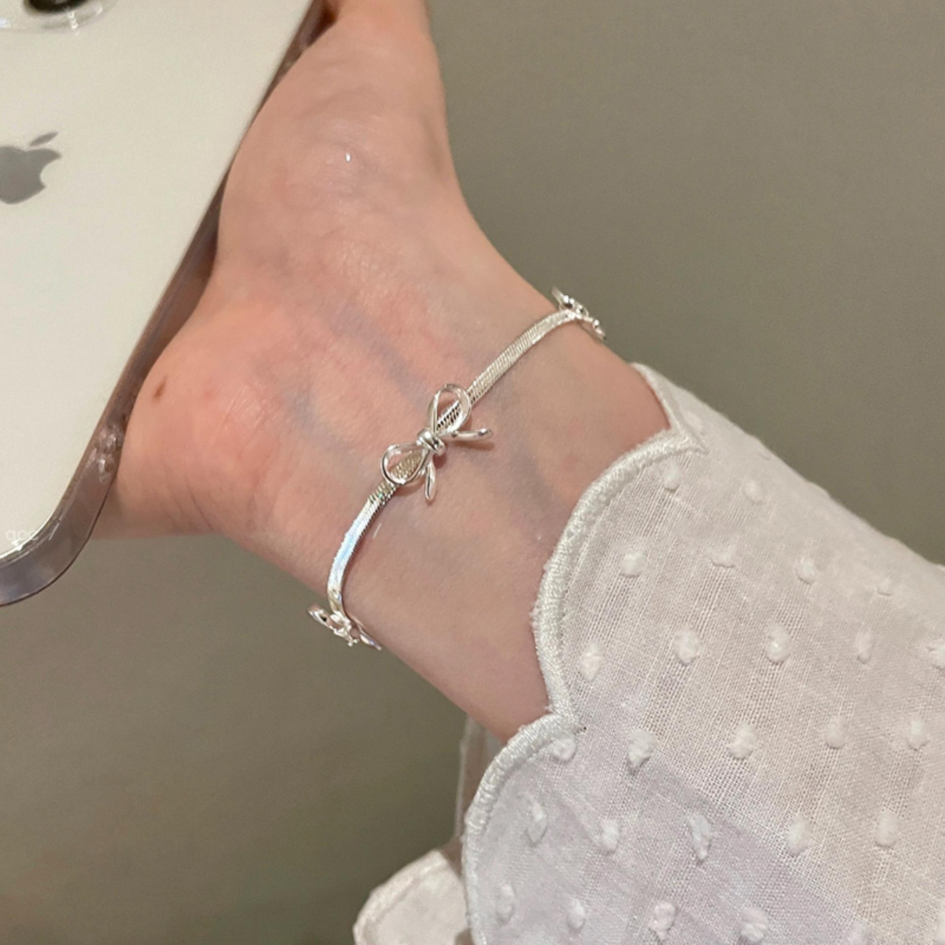 Серебряный бант из змеиной кости, женское легкое роскошное нишевое летнее премиальное ожерелье с ключичной цепочкой, браслет на холодный ветер
Серебряный бант из змеиной кости, женское легкое роскошное нишевое летнее премиальное ожерелье с ключичной цепочкой, браслет на холодный ветер