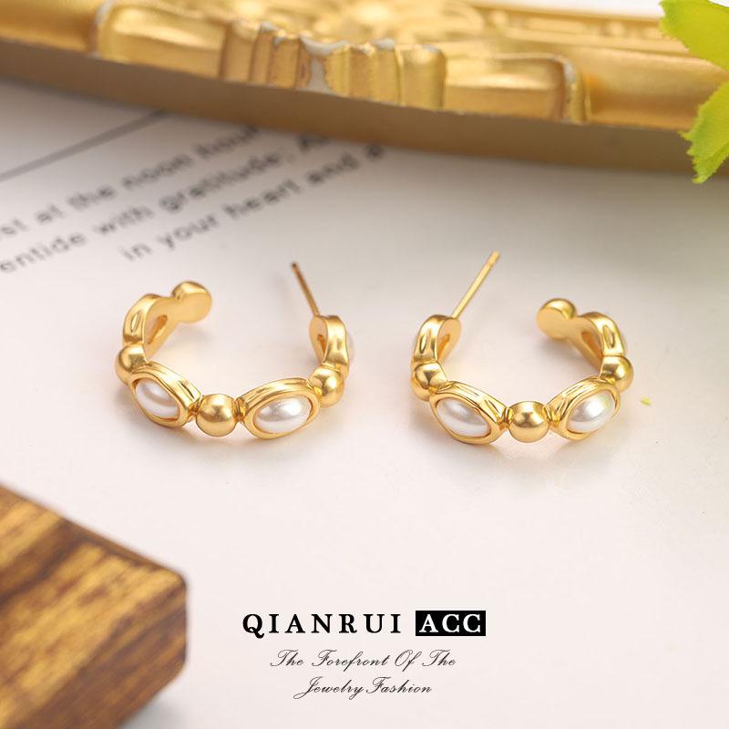 INS Inspired C-Shaped Earrings: High-End Retro French Style with White Shell Beads
INS Inspired C-Shaped Earrings: High-End Retro French Style with White Shell Beads