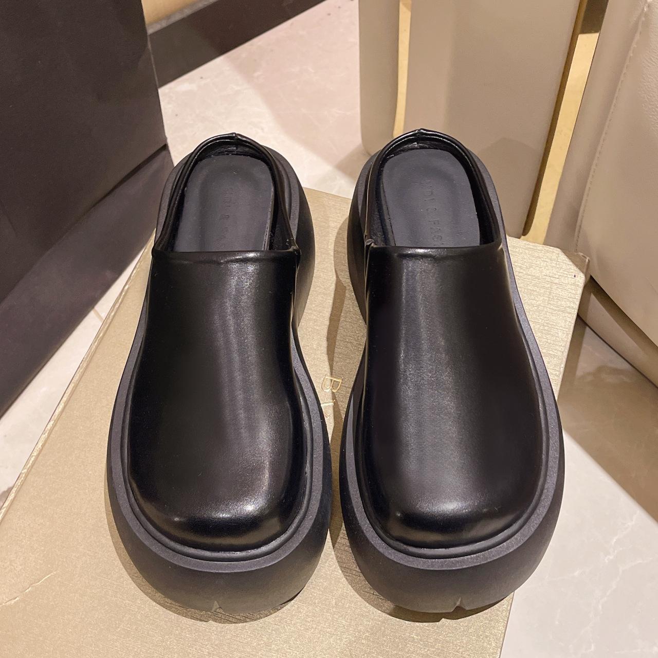 Мода 2024 года. Дизайнерские модные сандалии. Новые повседневные шлепанцы для ходьбы. Женские весенние туфли на плоской подошве. Туфли-мюли на платформе. Женские тапочки с открытой пяткой. Обувь. 36 чёрный
Мода 2024 года. Дизайнерские модные сандалии. Новые повседневные шлепанцы для ходьбы. Женские весенние туфли на плоской подошве. Туфли-мюли на платформе. Женские тапочки с открытой пяткой. Обувь. 36 чёрный